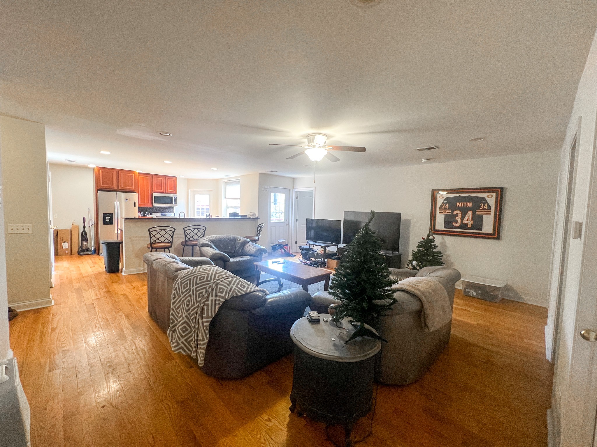 718-20 W Buckingham Pl 718-20 W Buckingham Pl., Chicago, IL 60657 - Leasing by Cross Street